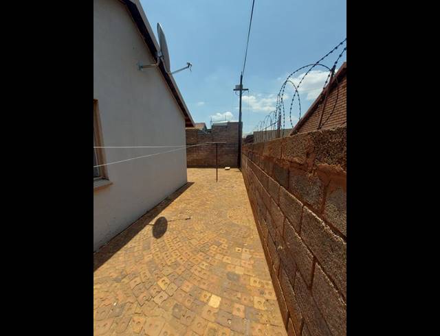 3 BEDROOM PROPERTY TO RENT IN PROTEA GLEN